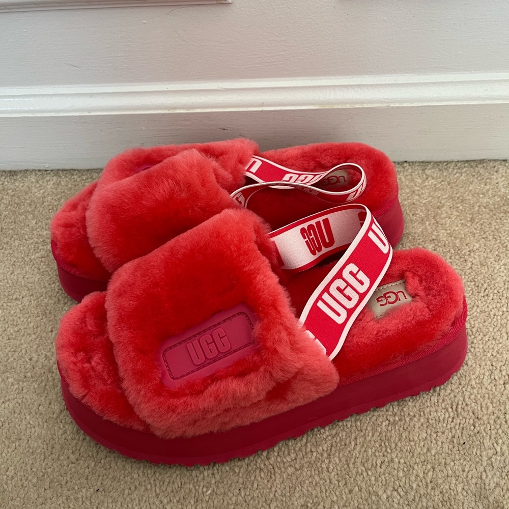 Woman’s Ugg Disco Side Platform Sandals